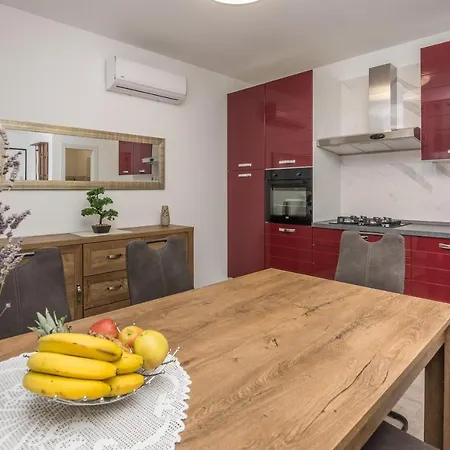 Nekic Apartment *
